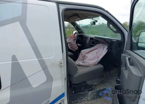 2017 Chevrolet Express 2500 Work Van из США, поврежденный, VIN 1GCWGAFF7H1118799